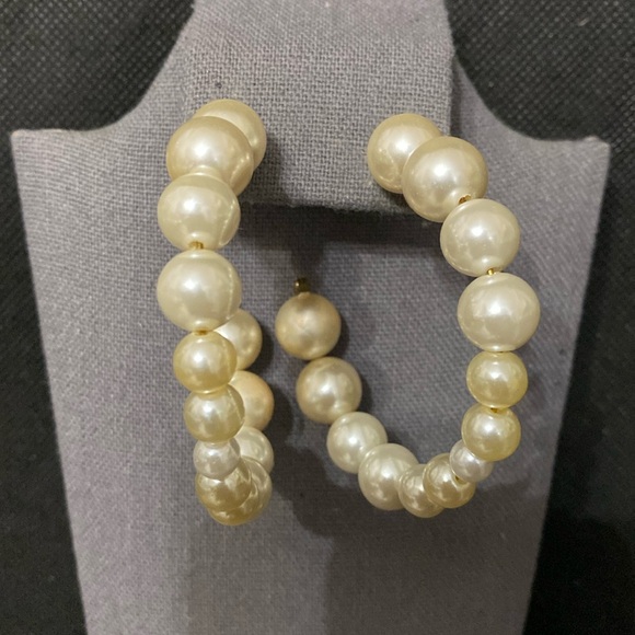 #5 - Vintage faux pearl 3 strand Choker with matching Hoop pierced Earrings - Picture 5 of 8